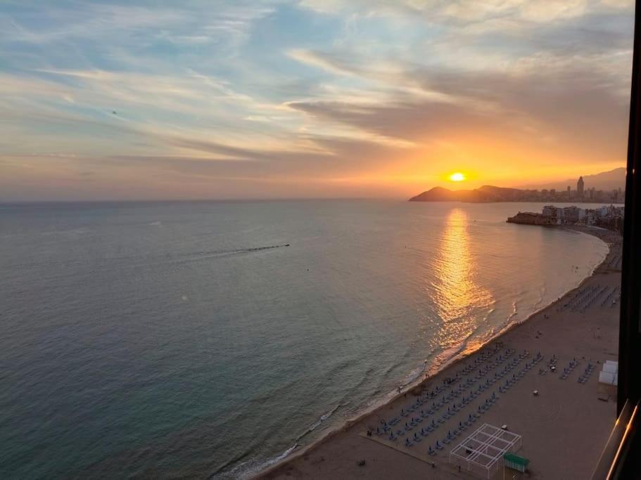 Estupendo Apartamento En Planta 23 Primera Linea Benidorm Luaran gambar