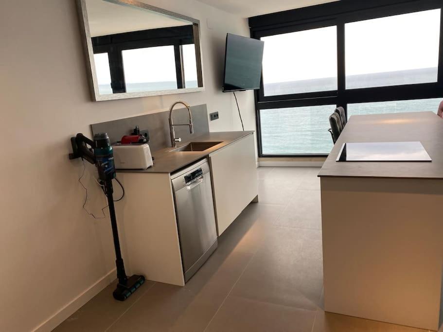 Estupendo Apartamento En Planta 23 Primera Linea Benidorm Luaran gambar